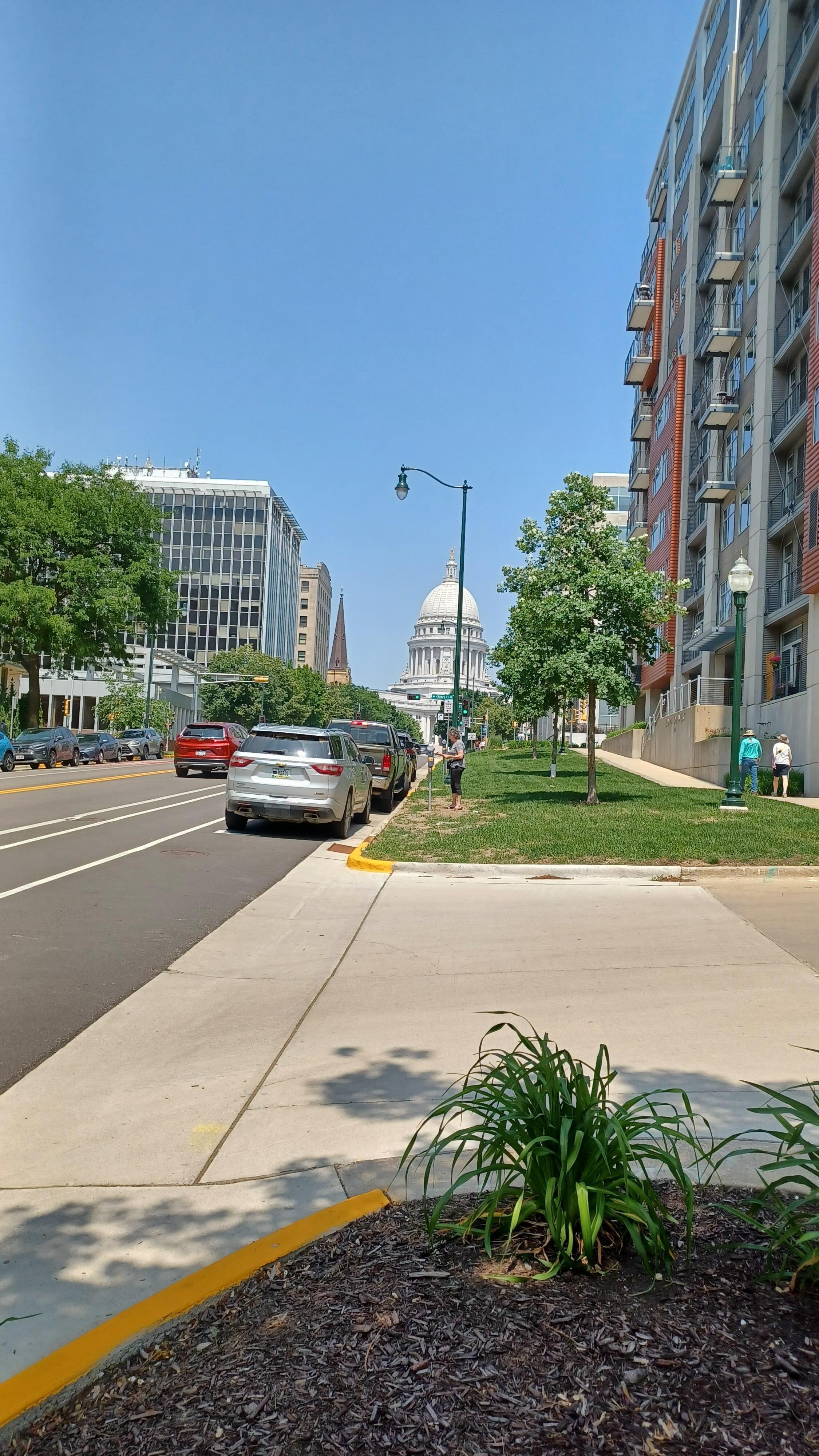 2 blocks to the State Capital free and worth going on a tour