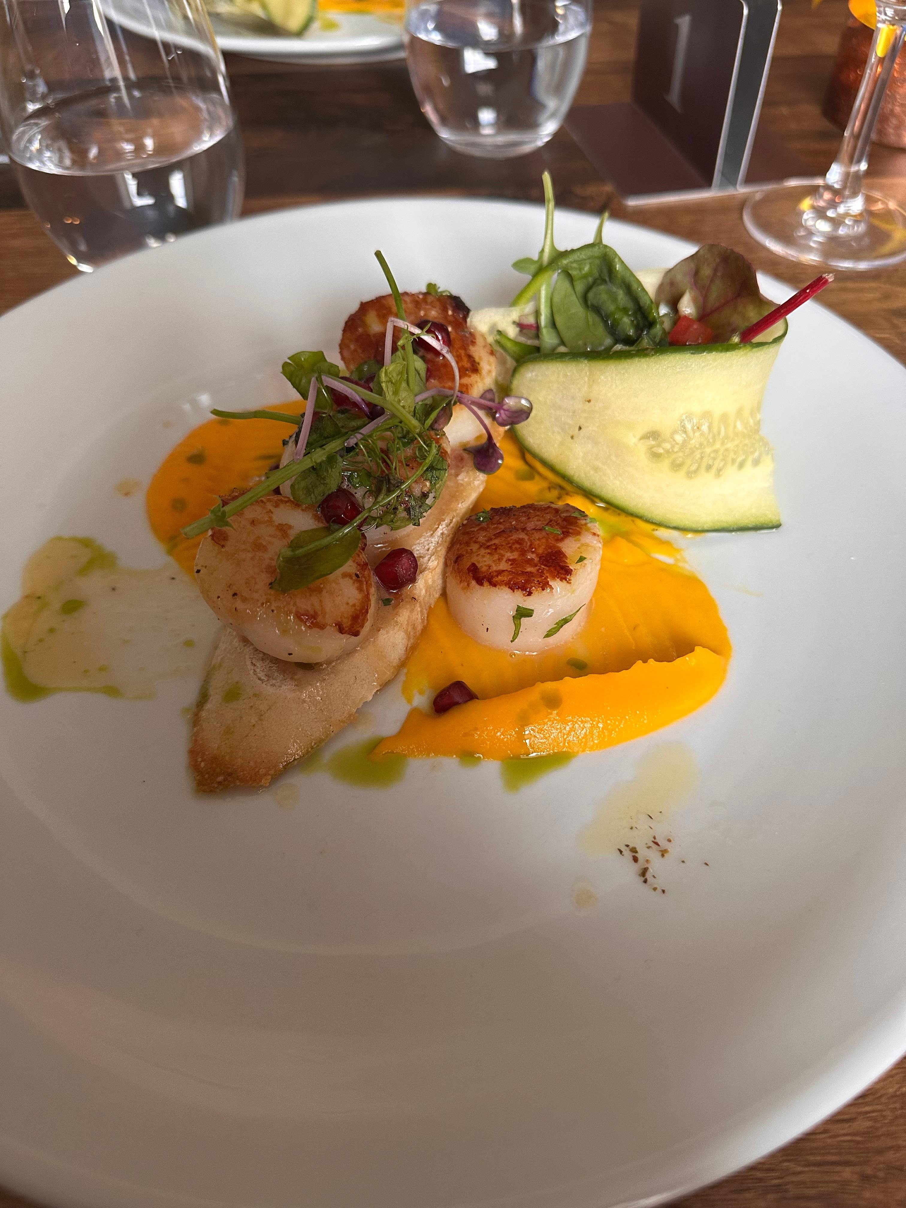 Excellent seared scallops starter