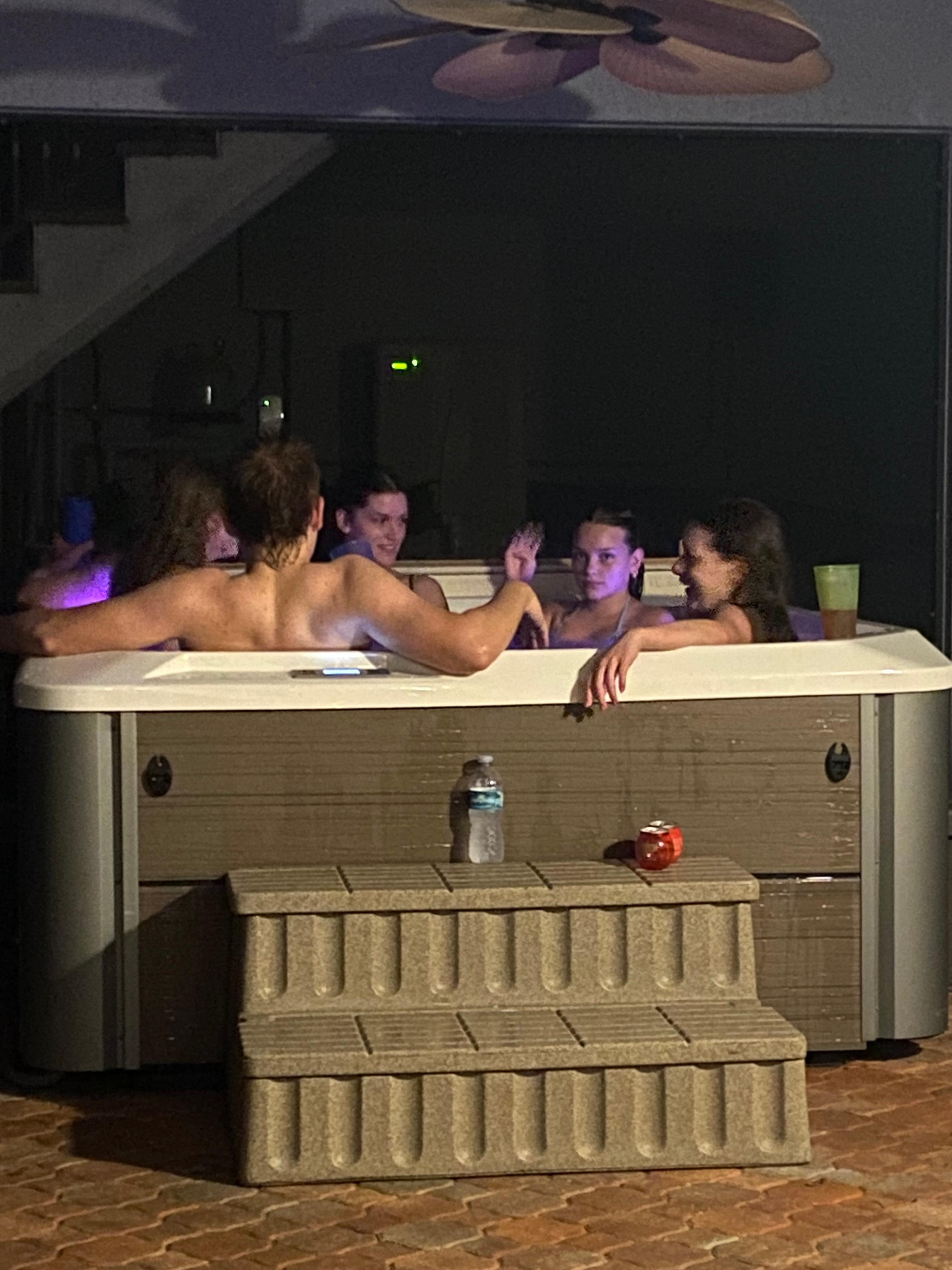 Hot tub 