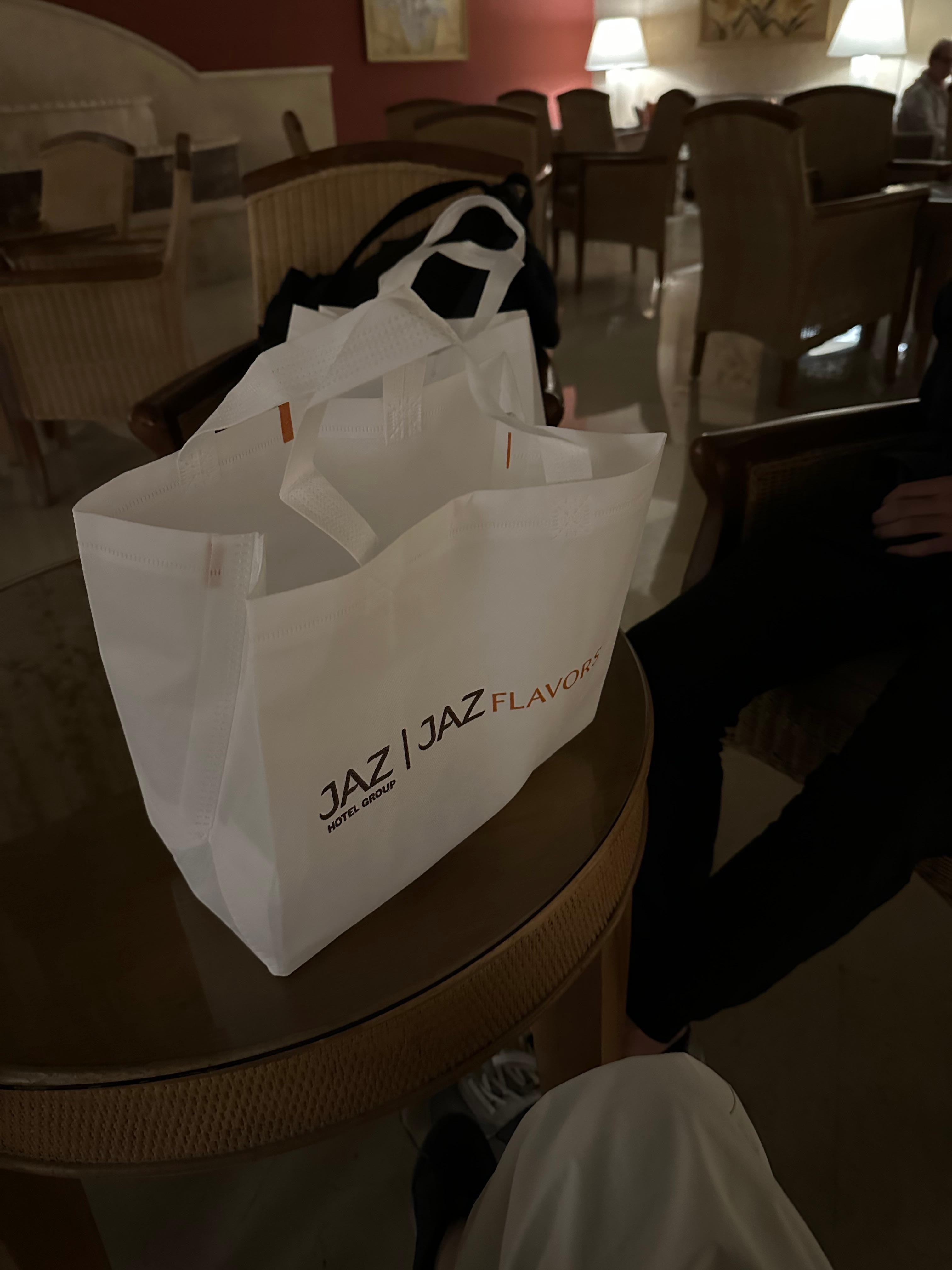 Breakfast bag(2 pieces of bread and banana inside)