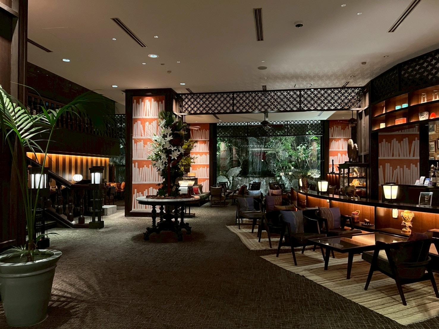 重厚感あるロビー