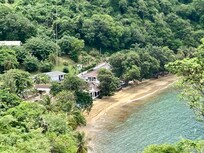 View of Blue Waters Inn from top of driveway