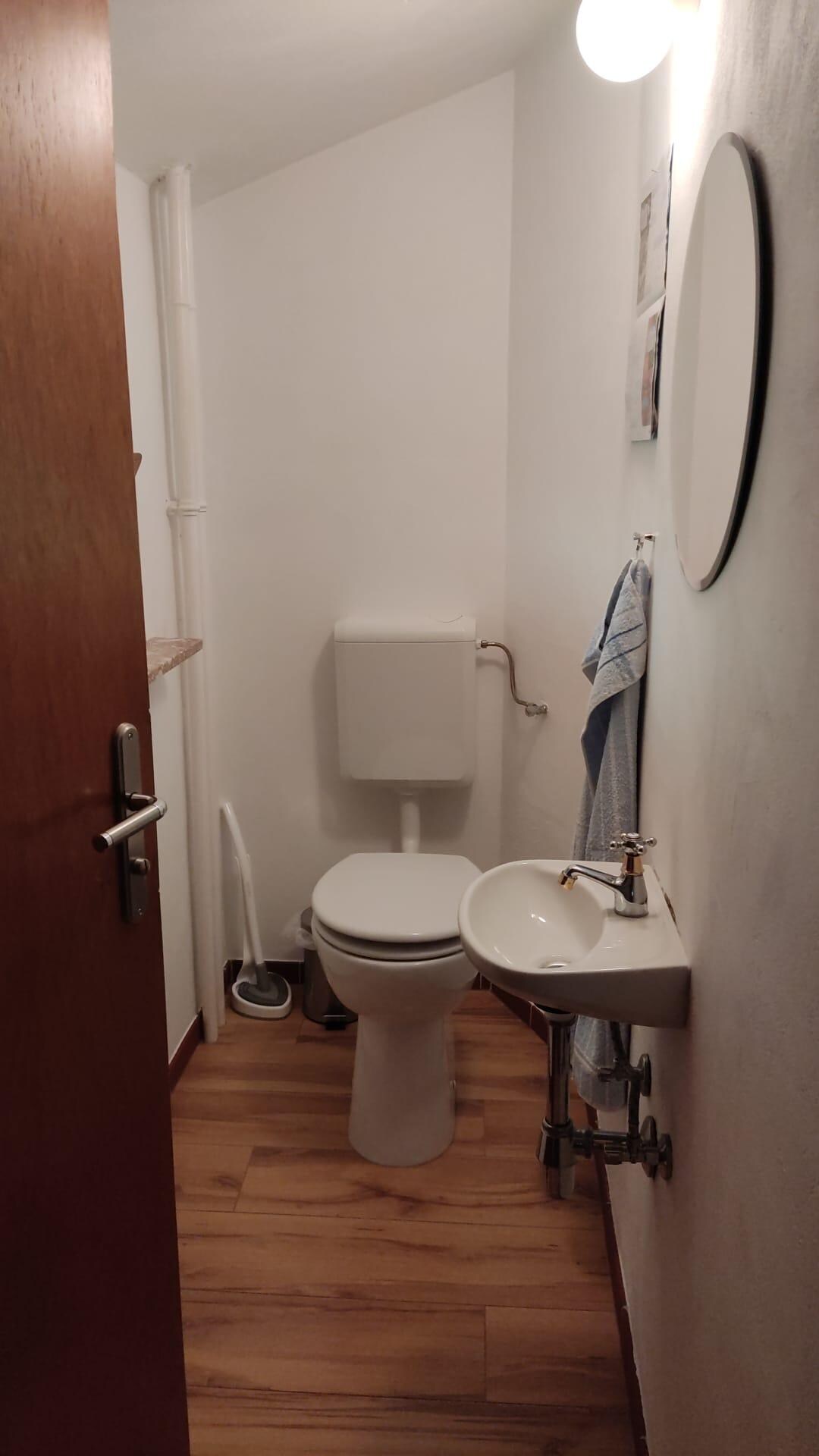Separate Toilette 