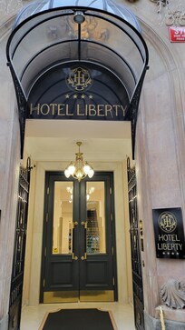 Entrance to Hotel Liberty