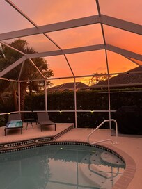 Sunset am Pool