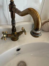 Hand basin tap