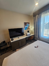 Tv / desk