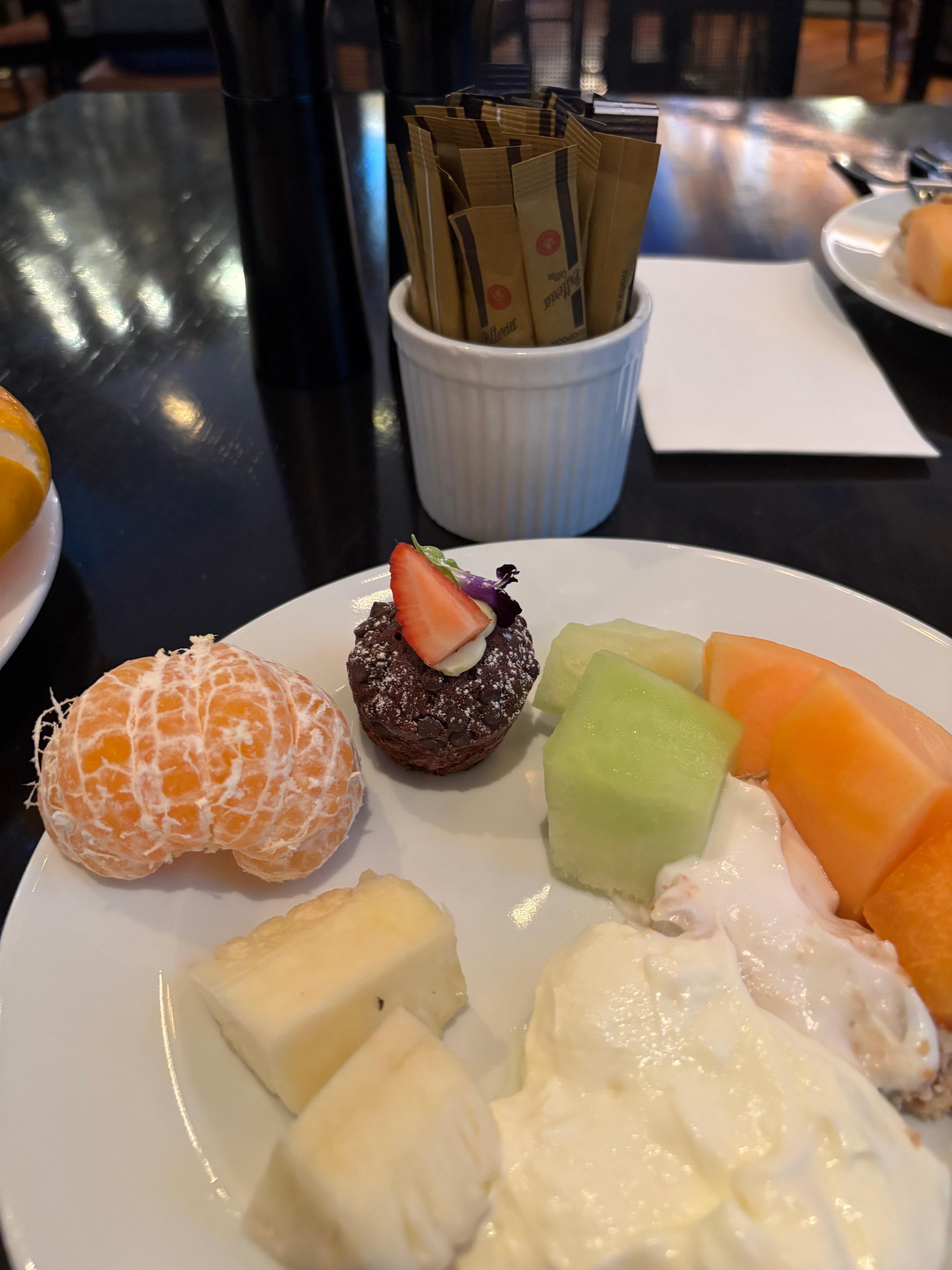 朝食のフルーツ
