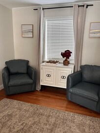 Sitting area off of LR