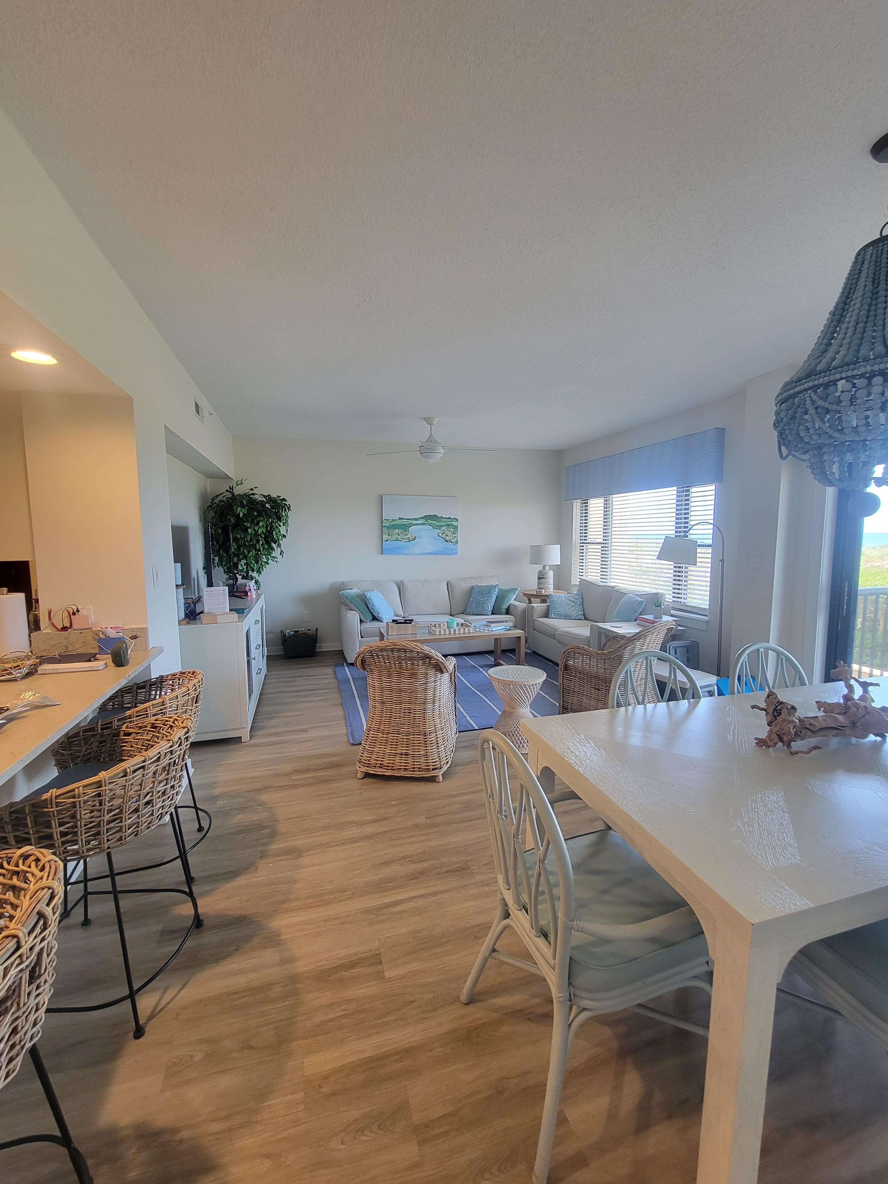 Living/dining area