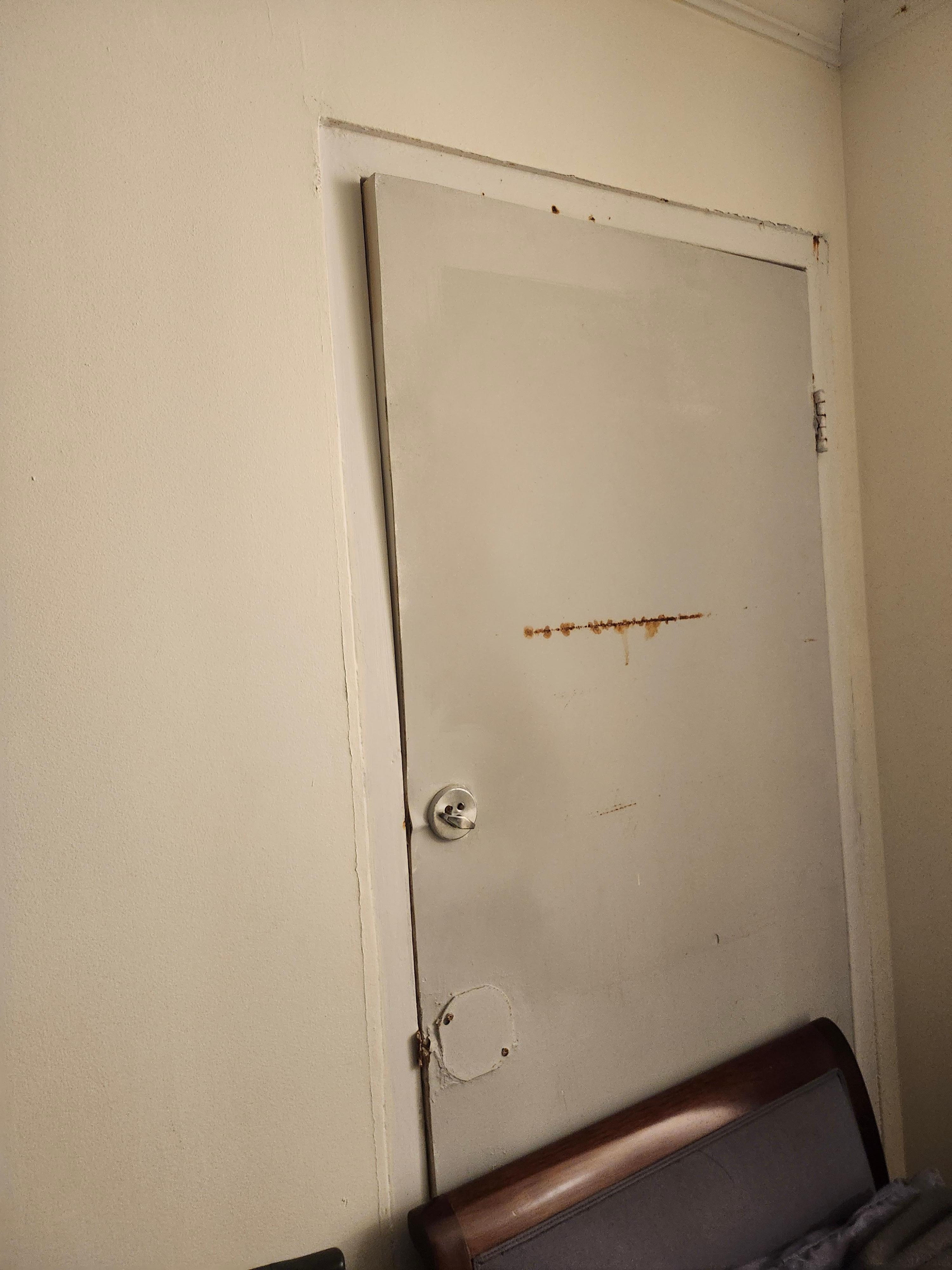 Adjoining door...sketchy