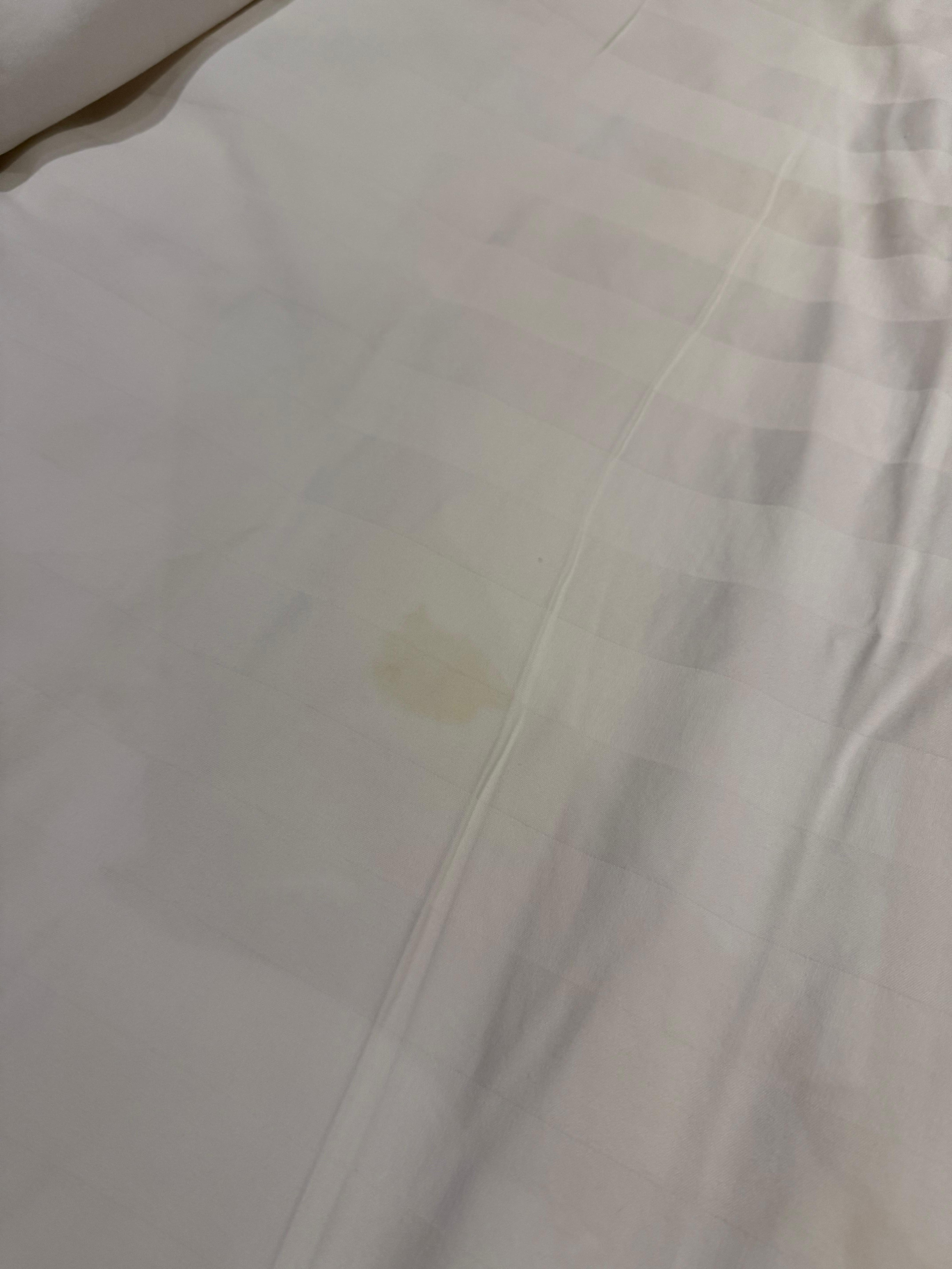 Smutsiga lakan, men de byttes ut vid tillsägelse.