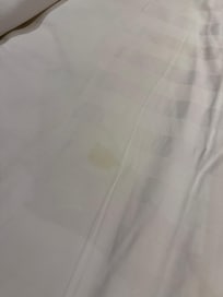 Smutsiga lakan, men de byttes ut vid tillsägelse.