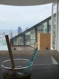 Gin Tonic at the Lounge