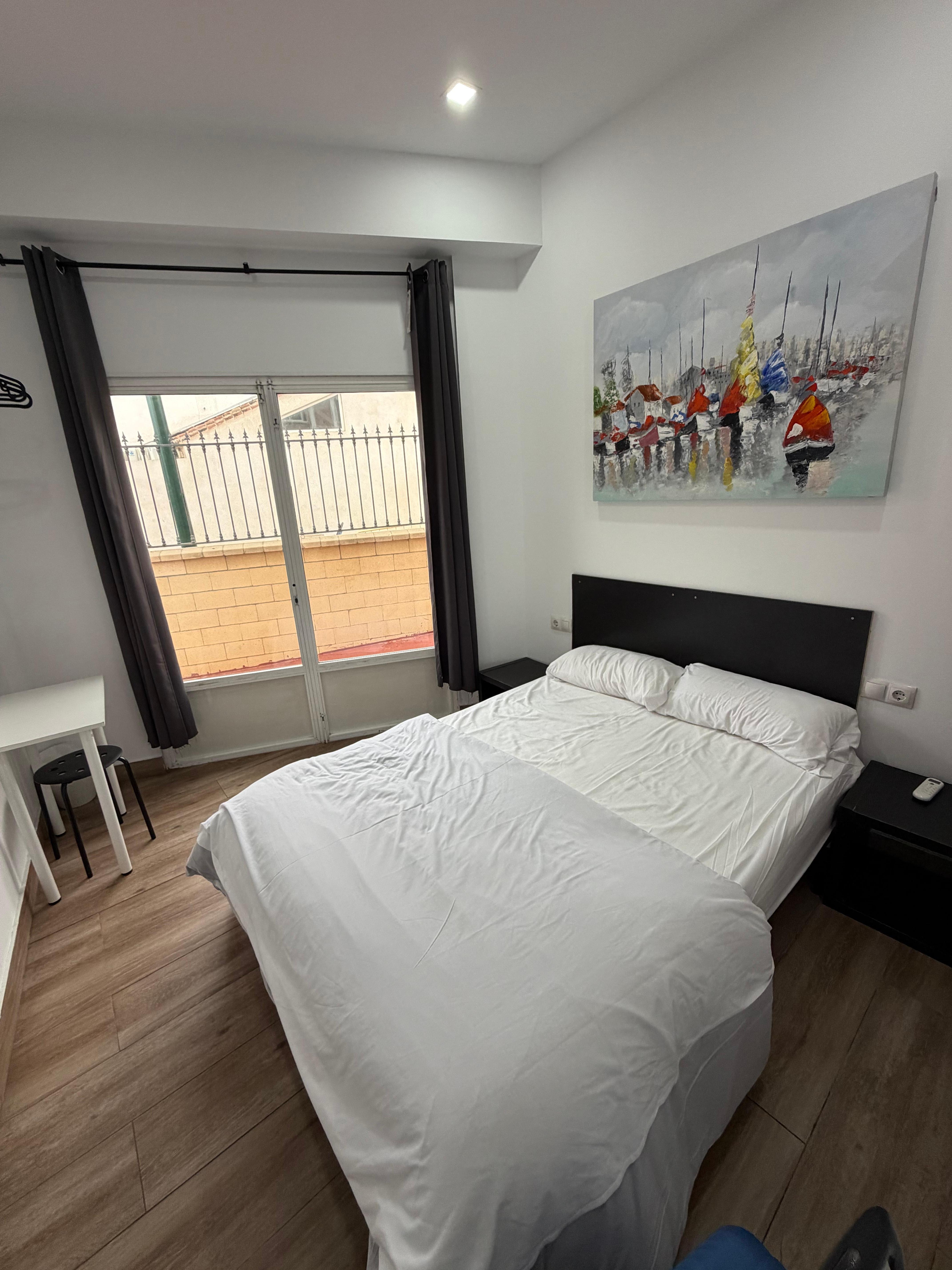Chambre minimaliste mais bonne literie