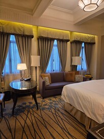 Beautiful room but curtain had a molded smell.