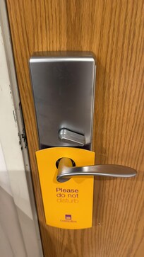 La chapa abría hacia arriba todo mal