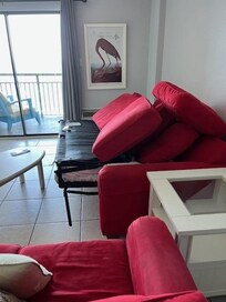 Hide-a-bed broken when we arrived. Could not use the living room space during our stay