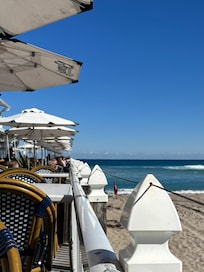 Bennys on the Beach, watch the surfers!