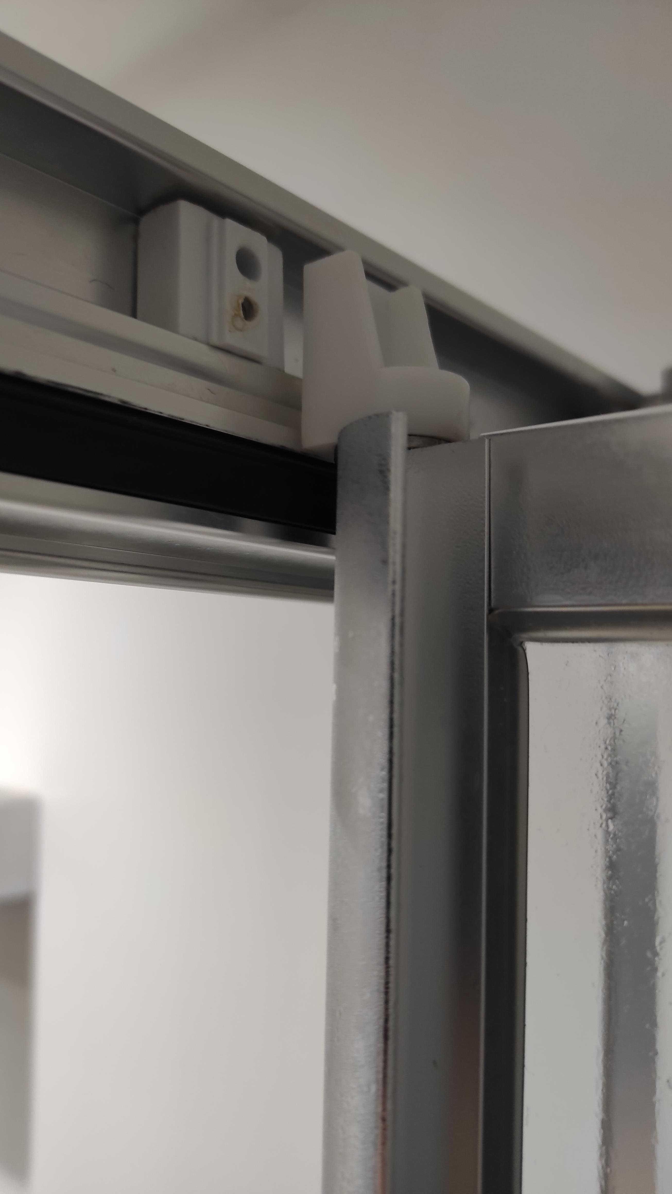 Missing connection at top of shower door