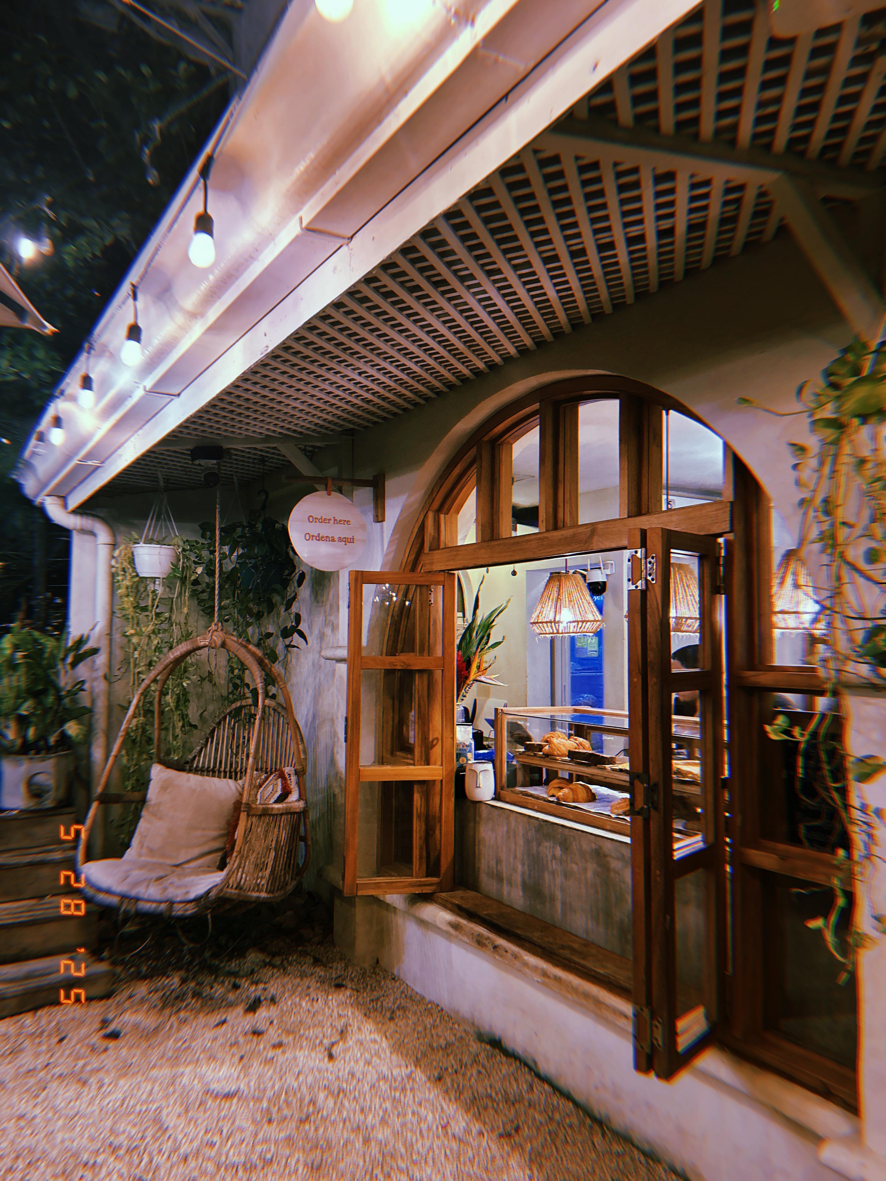 bakery right outside