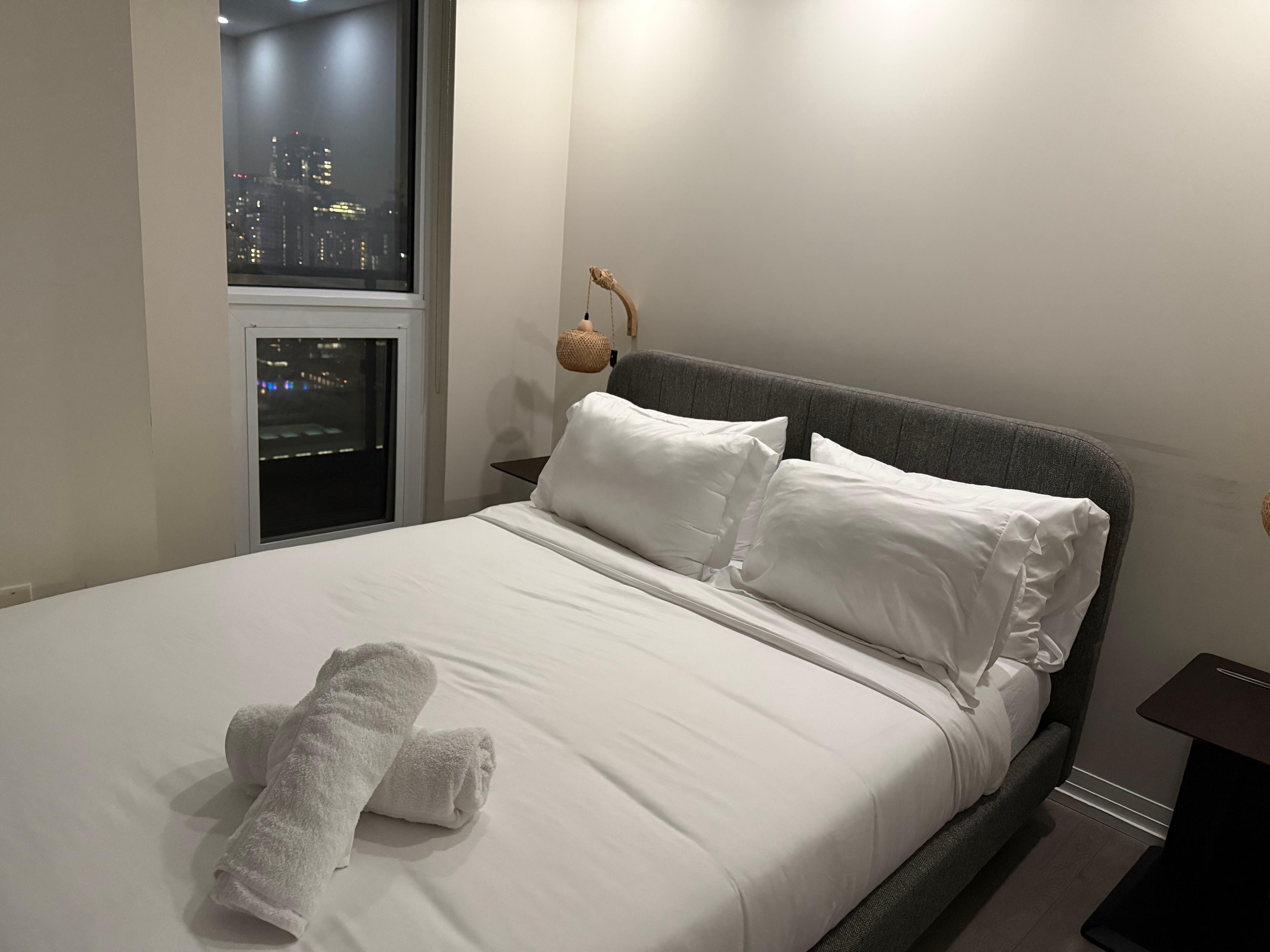 Bedroom 1 with queen size bed