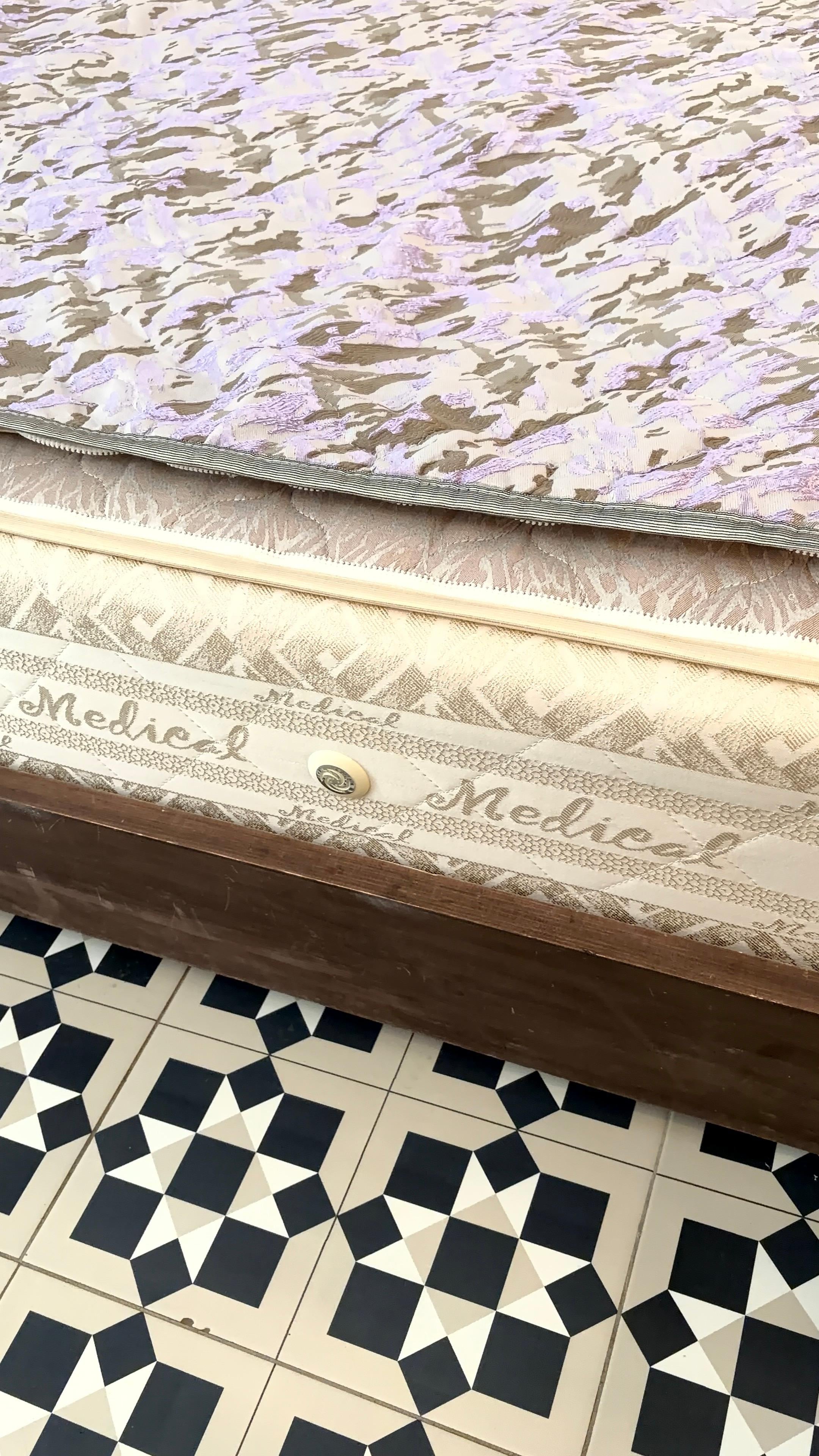 Matelas avec le surmatelas … 