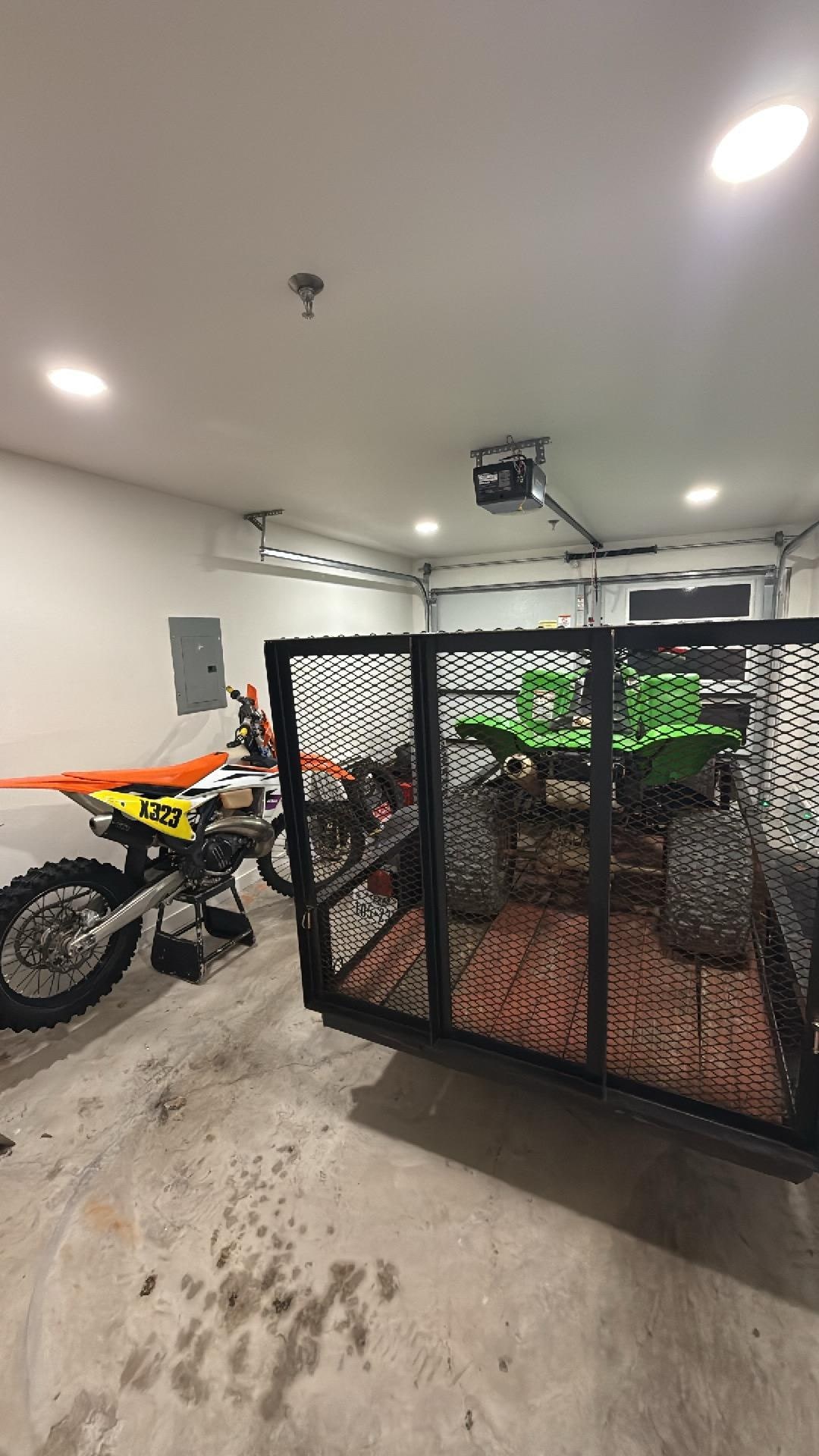 Plenty of room in the garage to store my things. Big plus and the whole reason I picked this place.