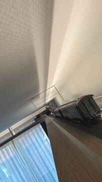 Fahrende Lokomotive im Zimmer
