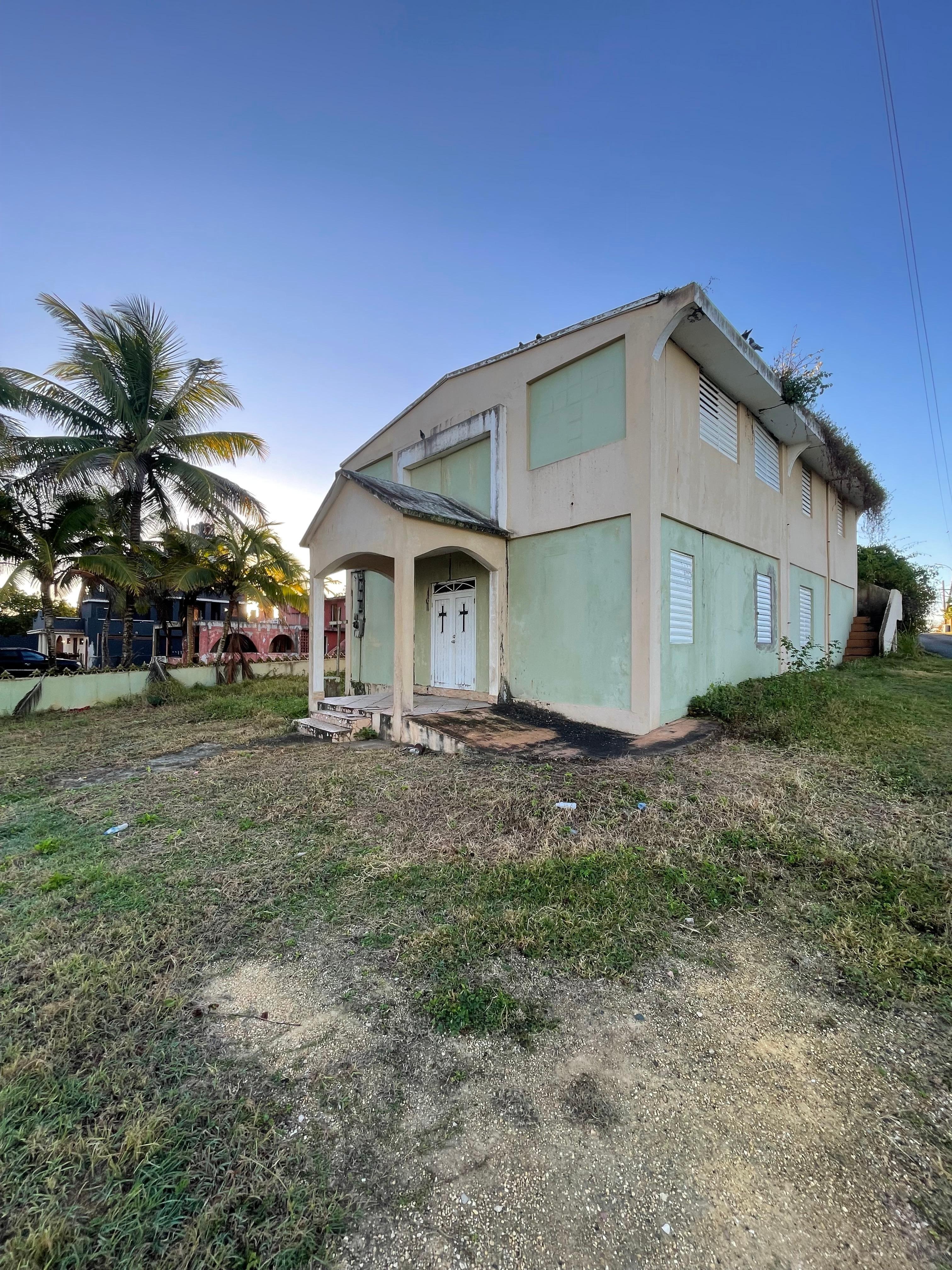 Capilla Católica Santa María Reina was my landmark 