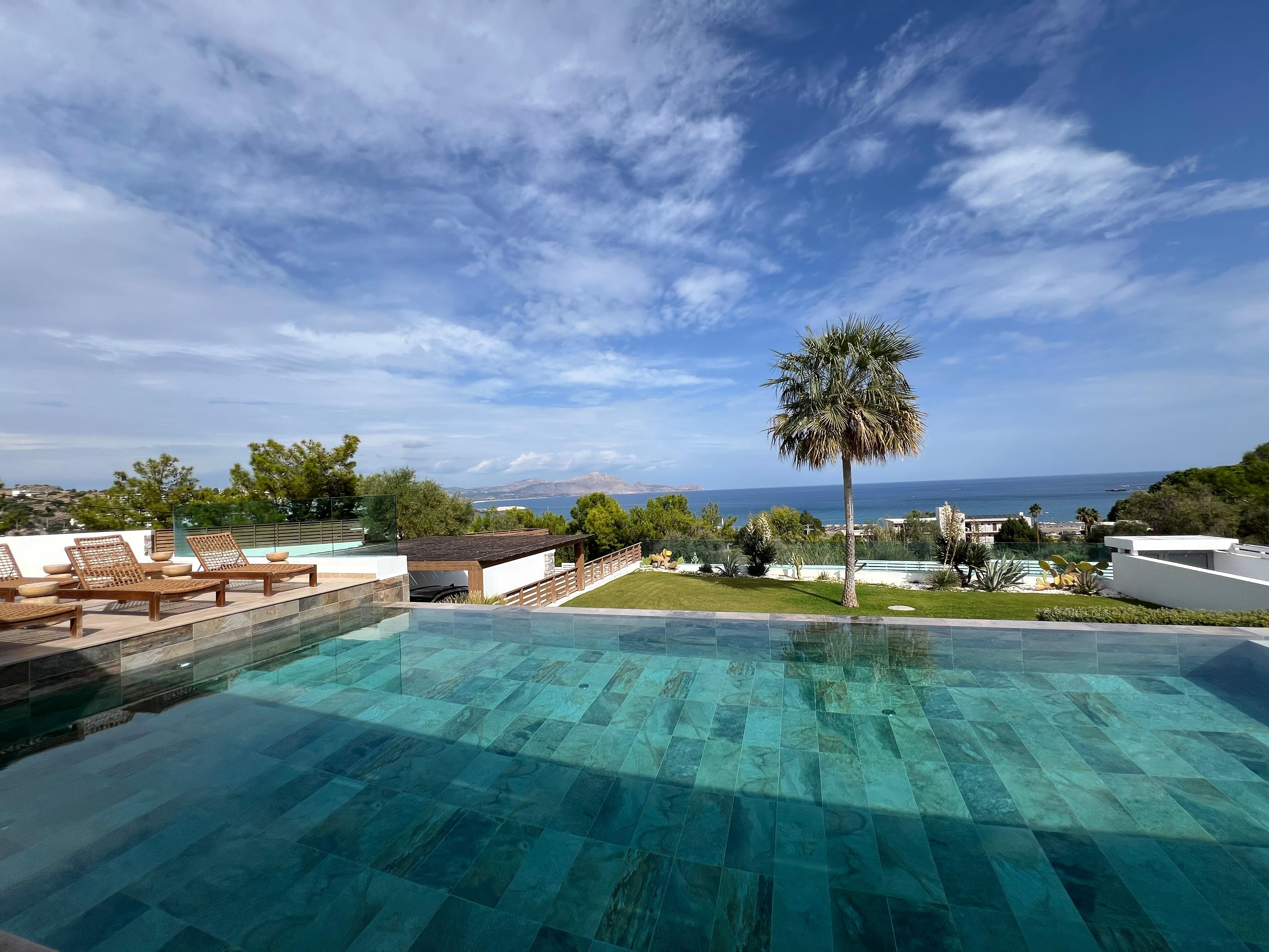 Wunderschöner, beheizter Pool. 