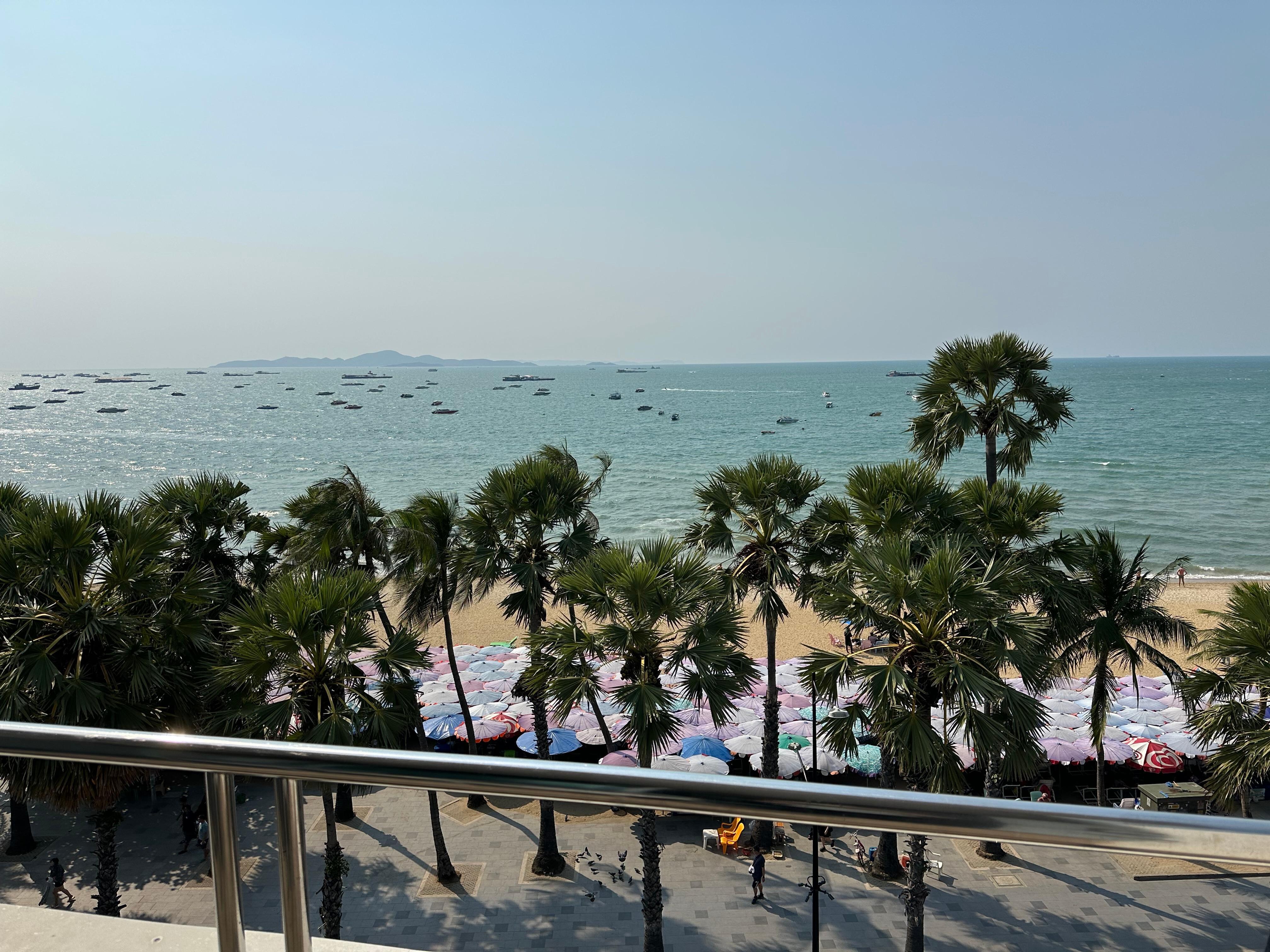 God udsigt stor altan men med meget lavt sikkerhedsgitter