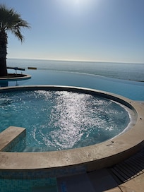 Amazing seaview infinity pool with swim up bar