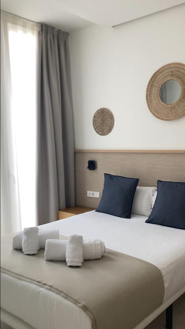 Front bedroom 