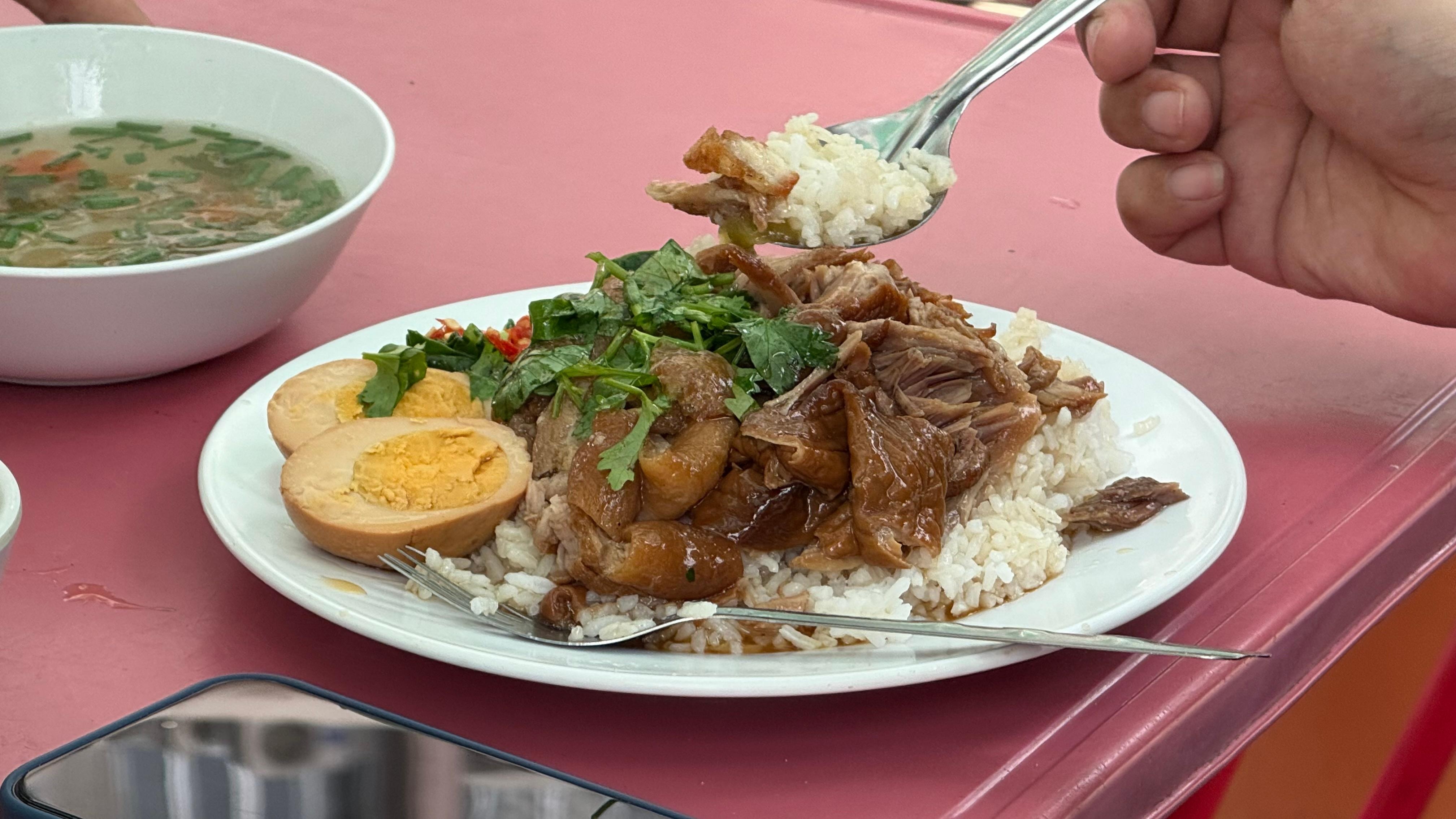 ナイトバザール奥のフードコート