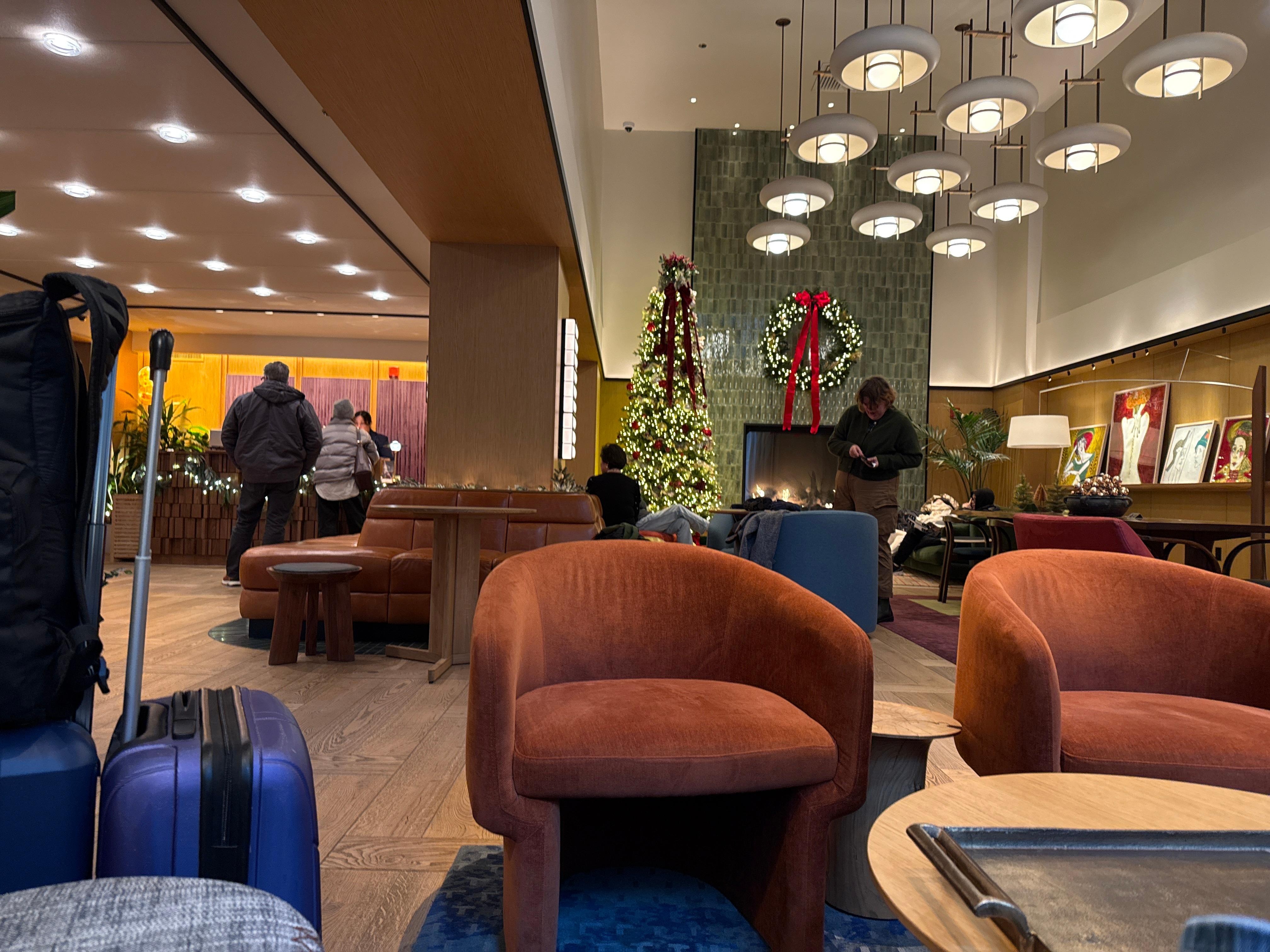 The lobby is cozy ☺️