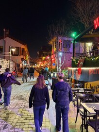 Veldig sentralt. Midt i byen og bare noen minutter fra gamlebyen. Topp beliggenhet.