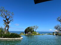 The infinity pools overlooking the Indian Icean.