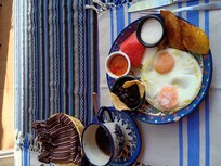 Breakfast provided with a típico touch.