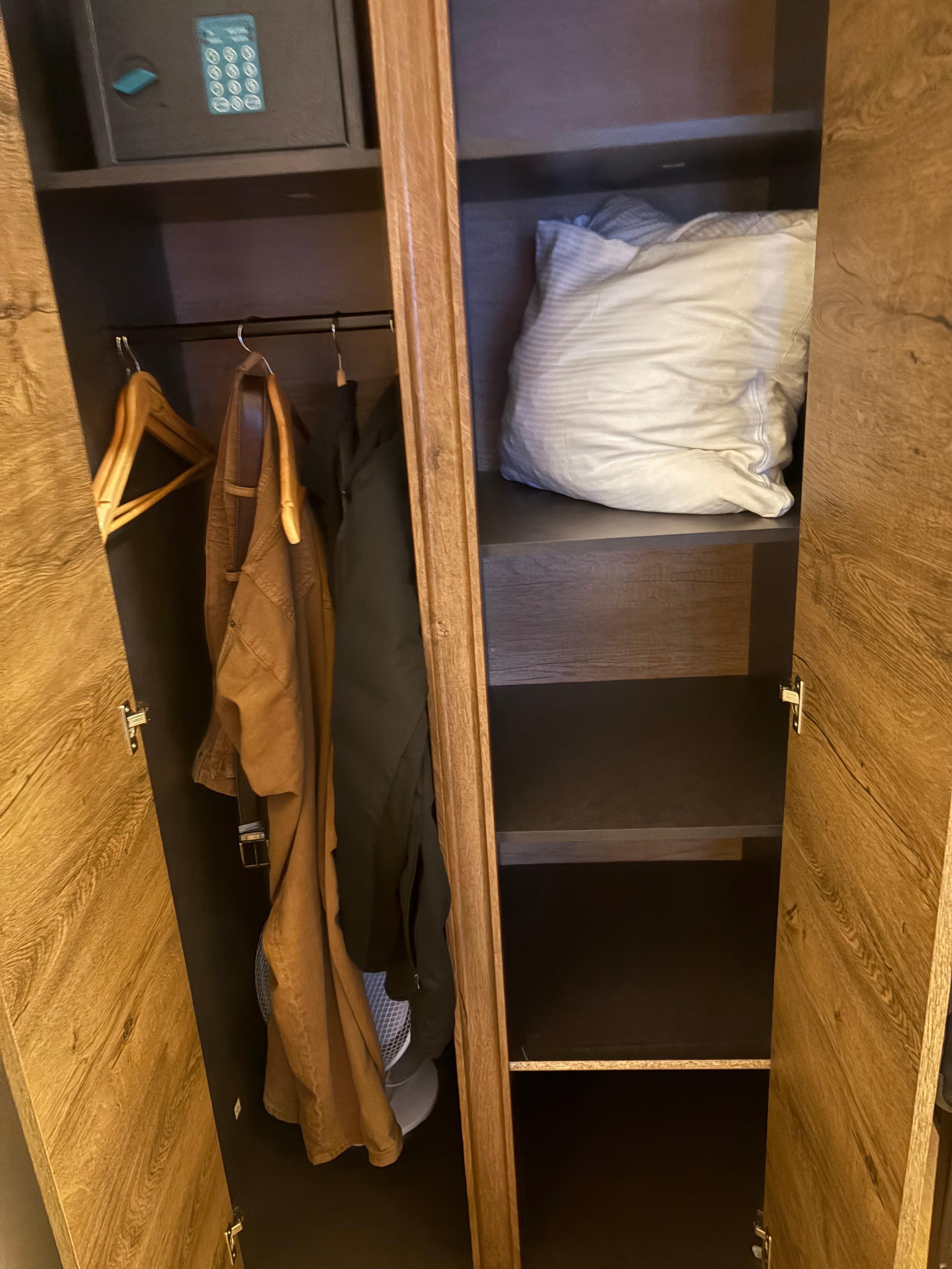 small safe in closet NOT
attached/anchored to
anything, just sits there