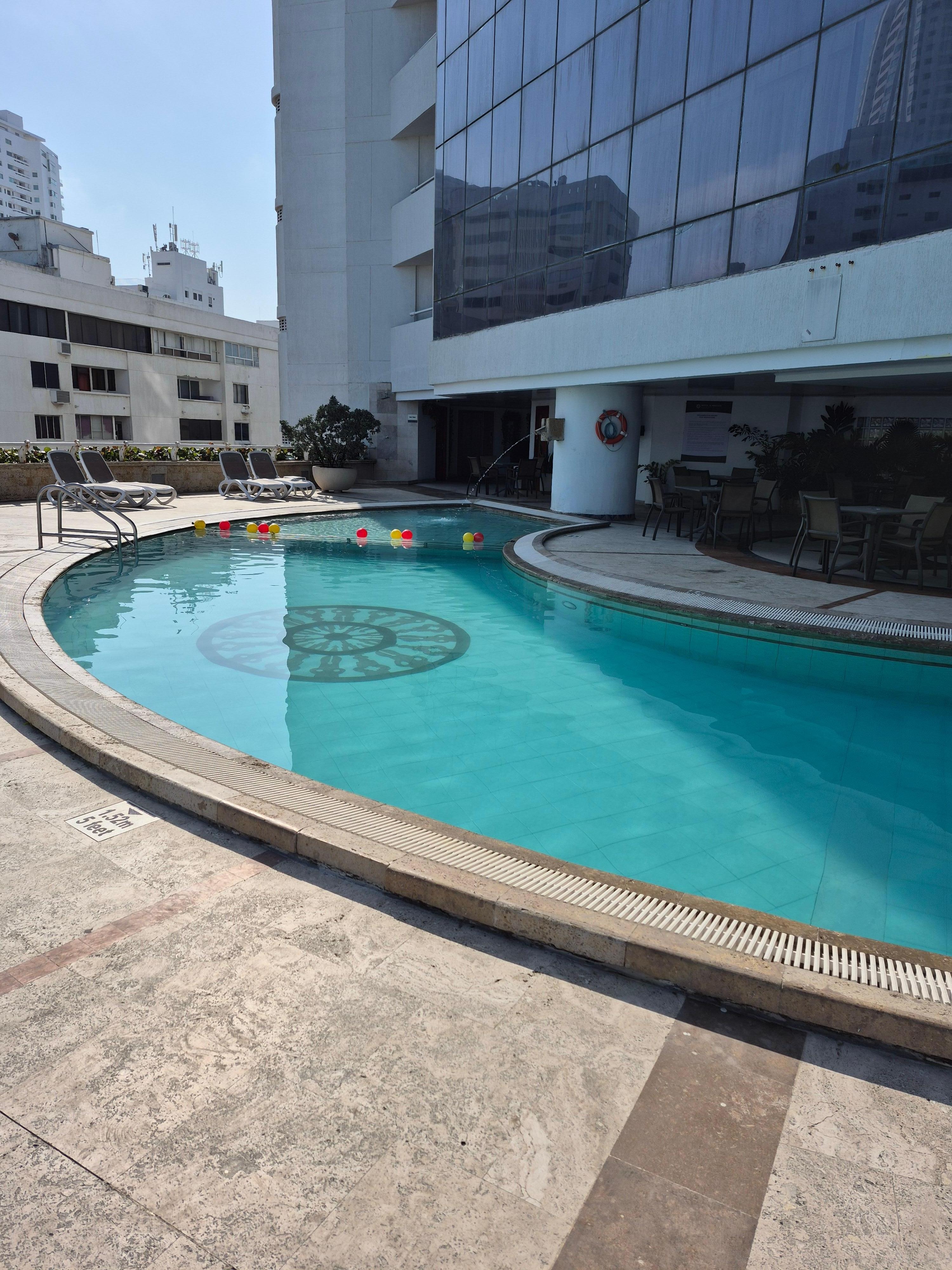 Schwimmbad im 5. Stock