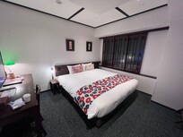 新しく清潔なのにレトロ風なデザインが古く感じさせ逆効果な印象