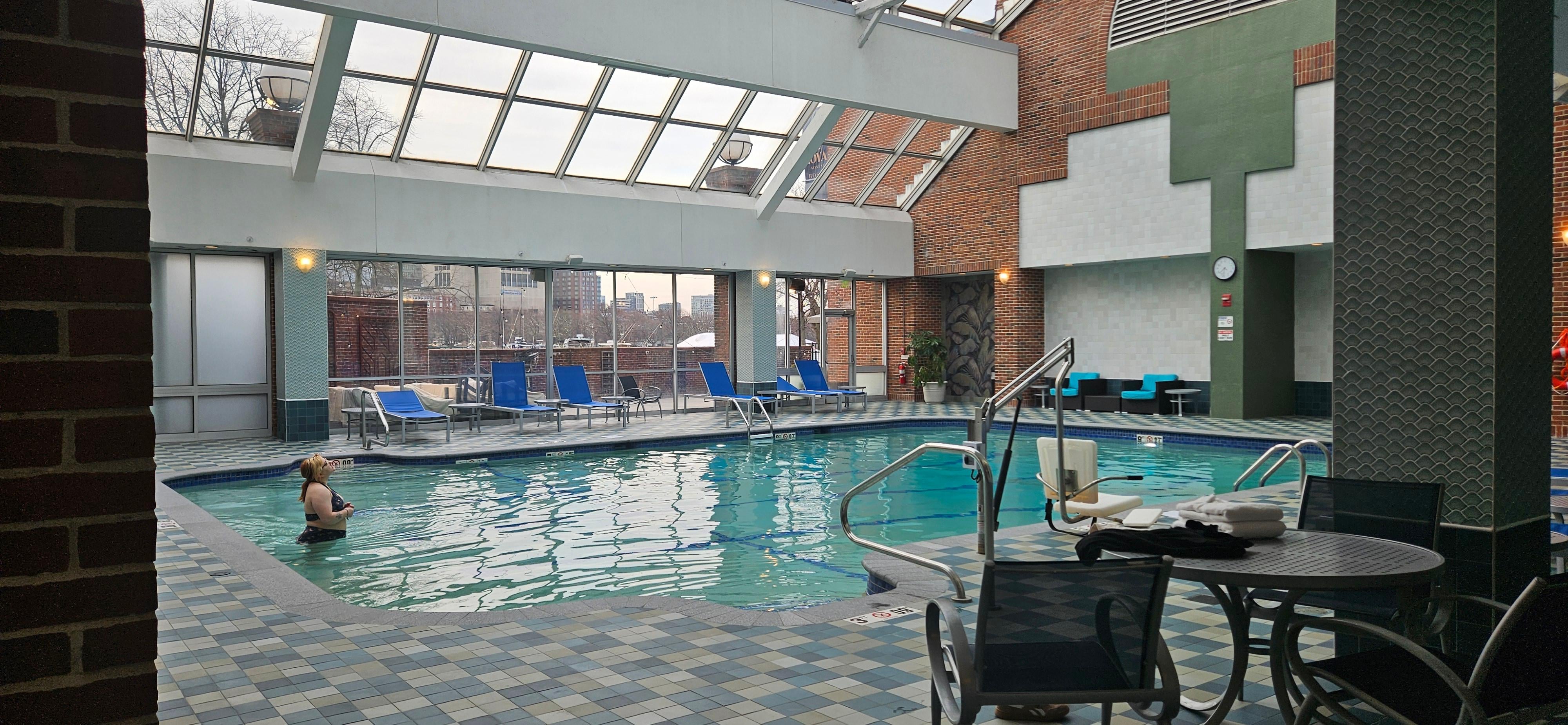 Pool was nice and clean 