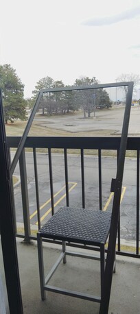 THIS WAS MY ORIGINAL ROOM...TERRIBLE