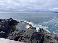 Brimketill lava pool near blue lagoon