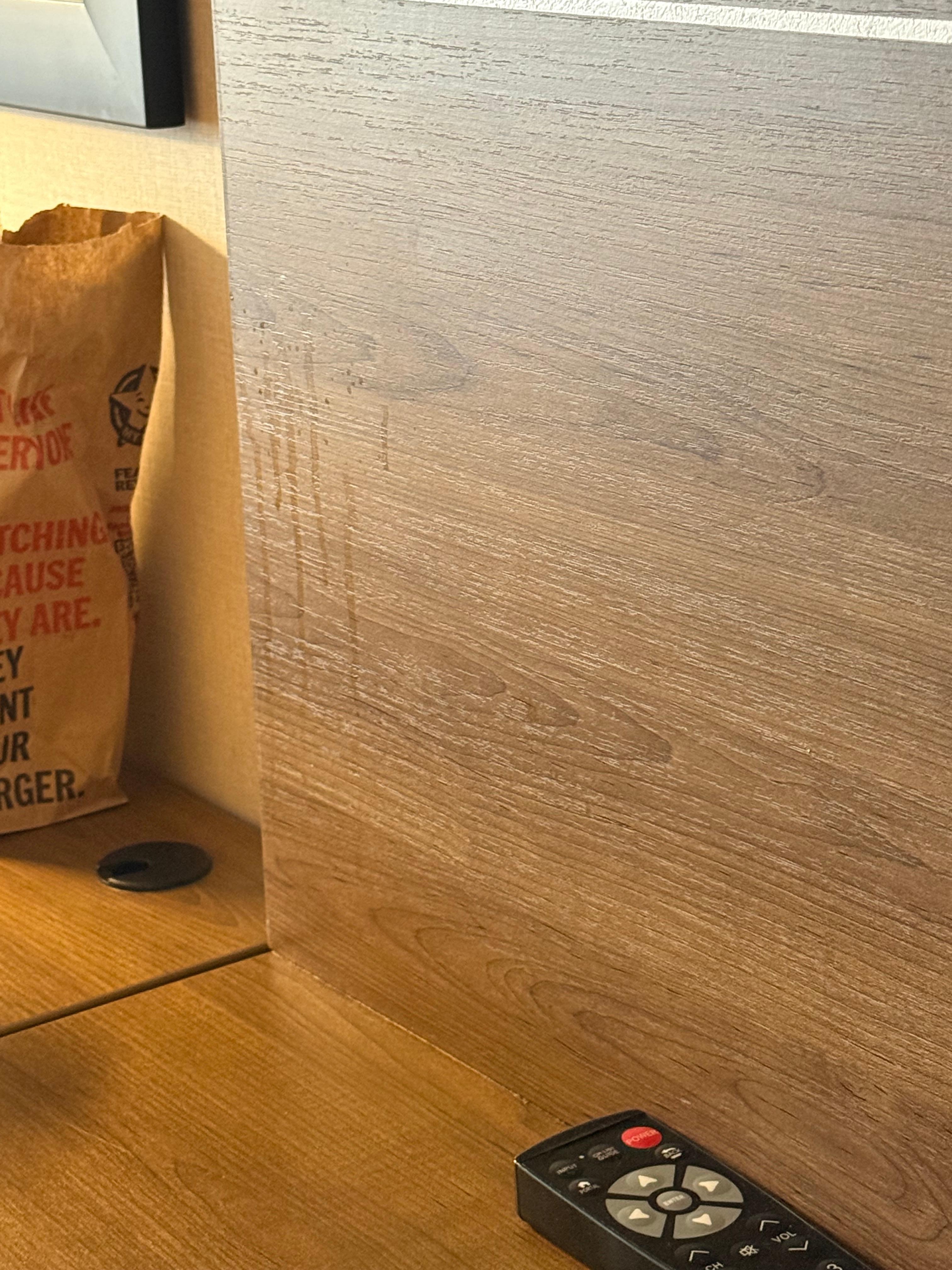 Así como estaba esa parte lloreada así se sentía el piso durante toooda la estancia 