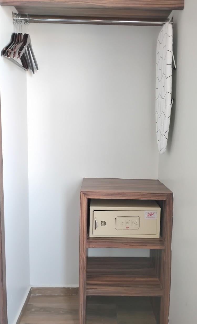 Broken safe without a lock