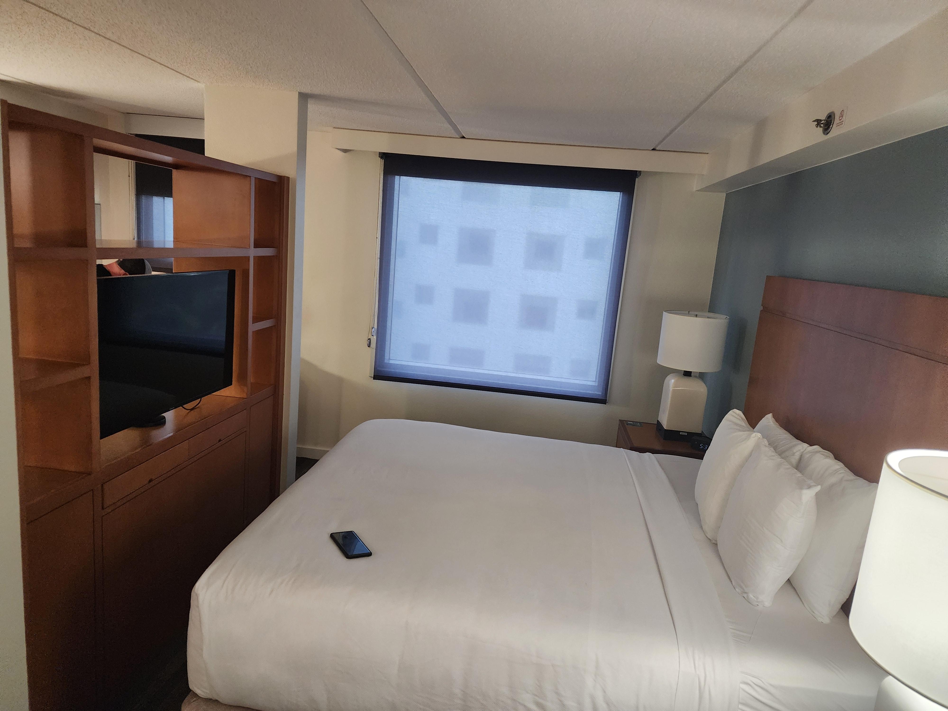 bedroom (king) 