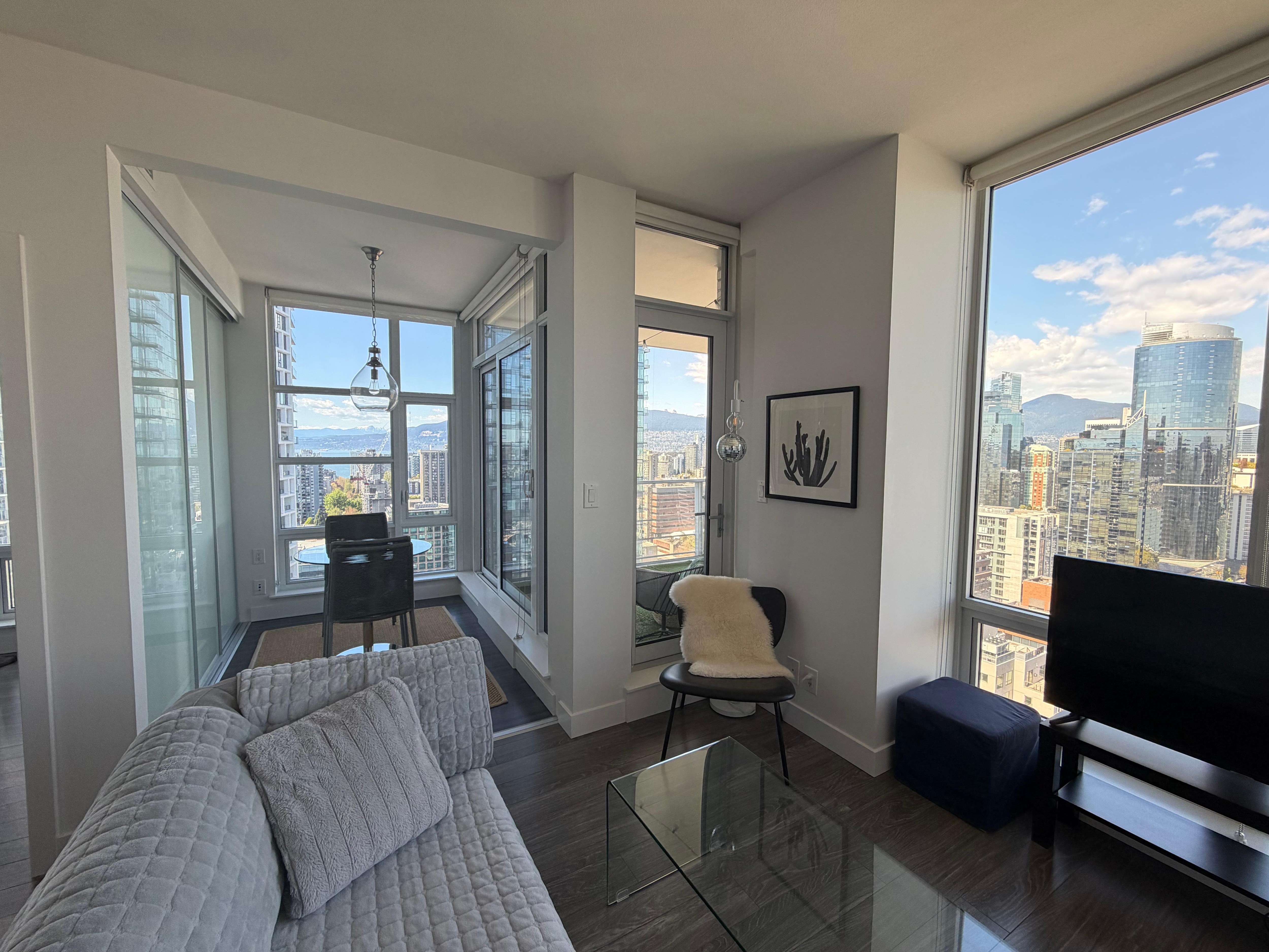 Living room, dining area and views 