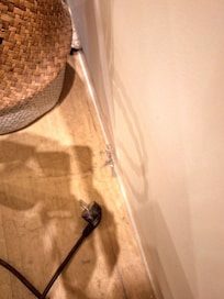 Da kann man die Nachttischlampe nicht einstecken, dafür findet man DRECK!!!